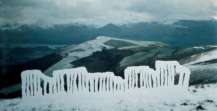 ЭНДИ ГОЛДЗУОРТИ «ПРОРЕЗИ, СДЕЛАННЫЕ В ЗАМЁРЗШЕМ СНЕГУ. ВЕТРЕНО. СВЕТЛО. ПОГОДА БЫСТРО МЕНЯЕТСЯ» (1988)
